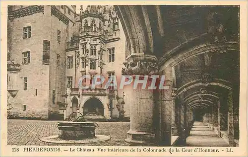 Cartes postales Pierrefonds Le Chateau Vue interieure de la Colonnade de la Cour d'Honneur