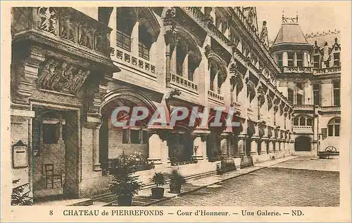 Cartes postales Pierrefonds Le Chateau Cour d'Honneur Une Galerie