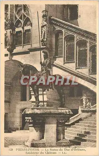 Cartes postales Pierrefonds La Statue du Duc d'Orleans Fondateur du Chateau