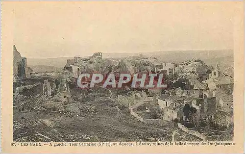 Cartes postales Les Baux A gauche Tour Sarrazine (Xie S) au dessous a droite ruines de la belle demeure des De Q
