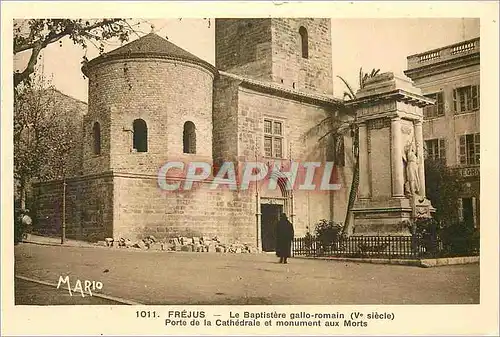 Ansichtskarte AK Frejus Le Baptistere gallo romain (Ve siecle) Porte de la Cathedrale et monument aux Morts