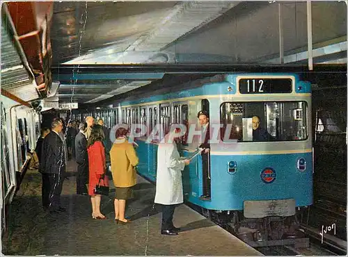 Cartes postales moderne Paris Le Metro Rame sur pneumatiques en station Couleurs et Lumiere de France