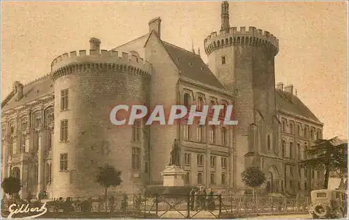 Ansichtskarte AK Angouleme L'Hotel de Ville Batis sur l'emplacement de l'ancien chateau comtal dans subiste encor