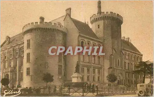 Cartes postales Angouleme L'Hotel de Ville Batis sur l'emplacement de l'ancien chateau comtal dans subiste encor