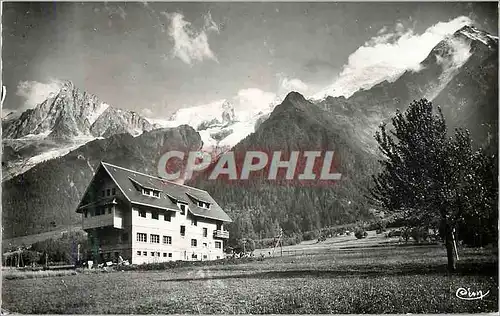 Cartes postales moderne Les Houches (Hte Savoie) Chalet de l'Aiguille du Midi et la chaine du Mont Blanc