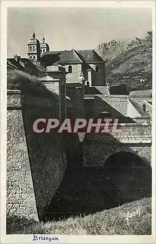 Cartes postales moderne Briancon (Hautes Alpes) La porte de pignerol et la Collegiale Notre Dame