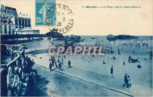 Cartes postales Biarritz A la Plage pres les Casino Bellevue