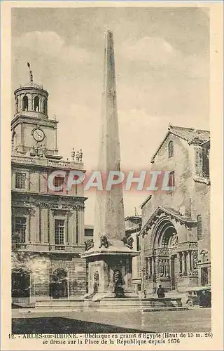 Cartes postales Arles sur Rhone Obelisque en granit d'Egypte (Haut de 15m26) se dresse sur la Place de la Republ