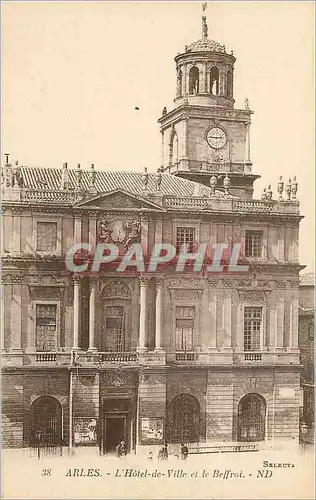 Ansichtskarte AK Arles L'Hotel de Ville et le Beffroi