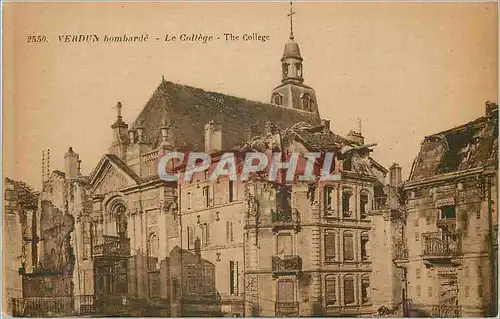 Ansichtskarte AK Verdun Bombarde Le College Militaria