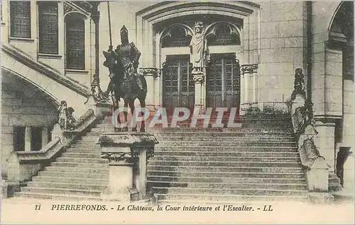 Ansichtskarte AK Pierrefonds Le Chateau la Cour interieure et l'Escalier