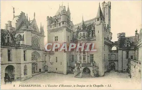 Cartes postales Pierrefonds L'Escalier d'Honneur le Donjon et la Chapelle