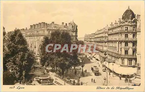 Ansichtskarte AK Lyon Place de la Republique Tramway