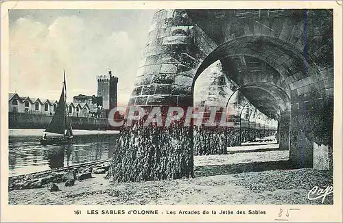 Ansichtskarte AK Les Sables d'Olonne Les Arcades de la Jetee des Sables Bateau