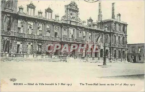 Cartes postales Reims Hotel de Ville incendie le 3 Mai 1917 Militaria