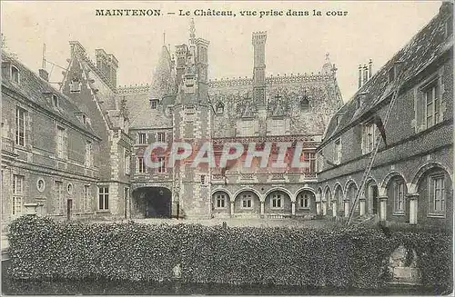 Cartes postales Maintenon Le Chateau Vue prise dans la Cour