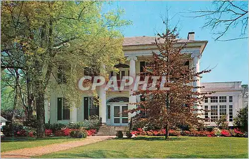 Moderne Karte Brilliant Azaleas and a Spacious Lawn Frame this Lovely White Columned Southern Mansion