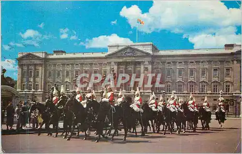 Cartes postales moderne Mounted Guard at Buckingham Palace London Militaria