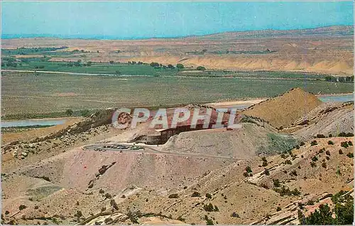 Cartes postales moderne Jensen Northeastern Utah Victors'Center and Fossil Quarry Dinosaur National Monument