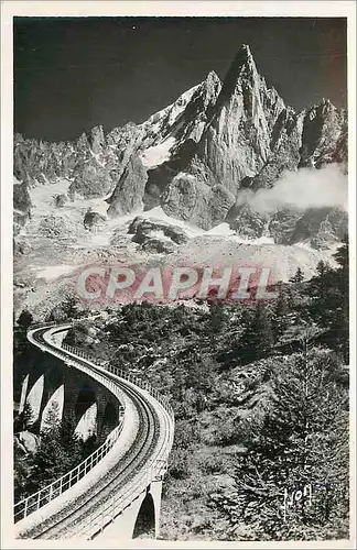 Cartes postales moderne Chamonix (Hte Savoie) L'Aiguille du Dru et le Chemin de fer a Cremaillere de Montenvers