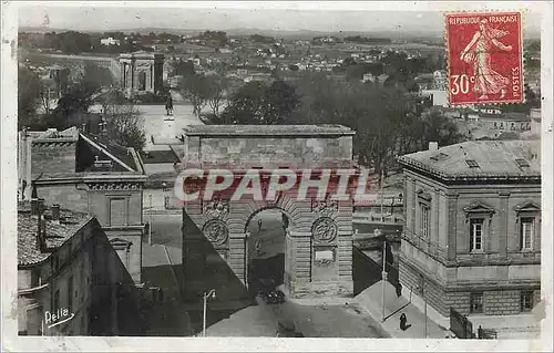 Cartes postales moderne Montpellier (Herault) Vue d'Ensemble de l'Arc de Triomphe et du Peyroy