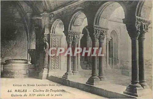 Cartes postales Arles Cloitre St Trophime Galerie du XIIe Siecle et Le Puits