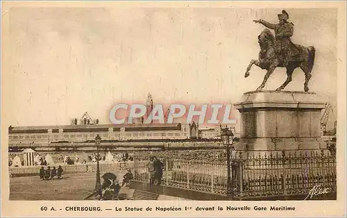Ansichtskarte AK Cherbourg La Statue de Napoleon Ier devant la Nouvelle Gare Maritime