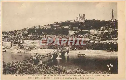 Cartes postales Lyon Une vue sur la Colline de Fourviere au premier plan