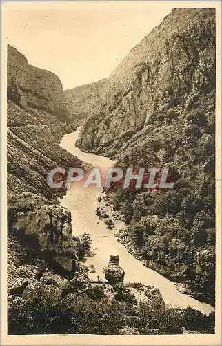Cartes postales La route logeant Les Gorges du Verdon