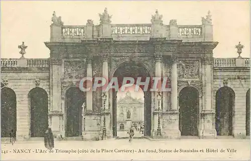 Cartes postales Nancy L'Arc de Triomphe (cote de la Place Carriere) Au fond Statue de Stanislas et Hotel de Vill