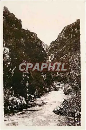 Cartes postales moderne Aveyron Gorges du Lot sur la route d'Estaing a Entraygues