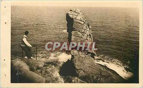 Ansichtskarte AK Bretagne La Douce France Cote Sauvage Pointe du Raz (Finistere) Baie des Trepasses Le Menhir