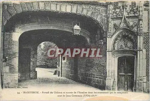 Ansichtskarte AK Maintenon Portail du Chateau et entree de l'Escalier dont les ornements qui le composent sont de