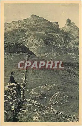 Ansichtskarte AK Nos belles Montagnes Les Pyrenees Frontiere France Espagne Tracee par un mur de pierres seches a