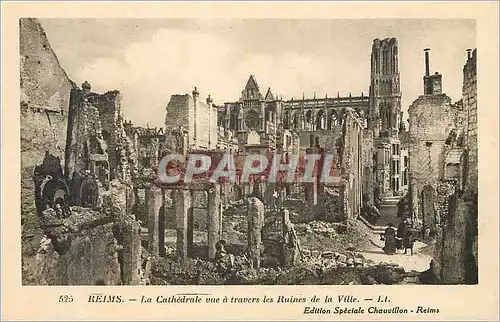 Cartes postales Reims La Cathedrale vue a travers les Ruines de la Ville