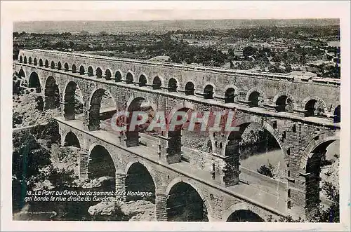 Cartes postales moderne Le Pont du Gard vu du sommet de la Montagne qui borde la rive droite du Gardon