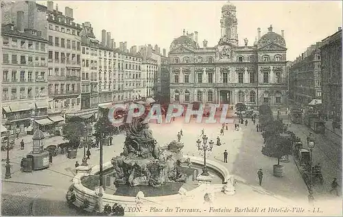 Cartes postales Lyon Place des Terreuax Fontaine Bartboldi et Hotel de Ville