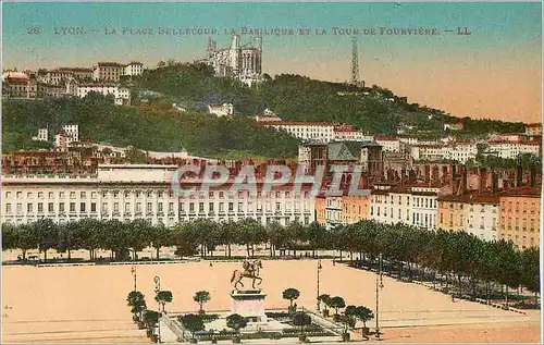 Ansichtskarte AK Lyon La Place Bellecour La Basilique et la Tour de Fourviere