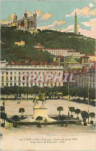 Cartes postales Lyon Place Bellecour Statue de Louis XIV et le Coteau de Fourviere