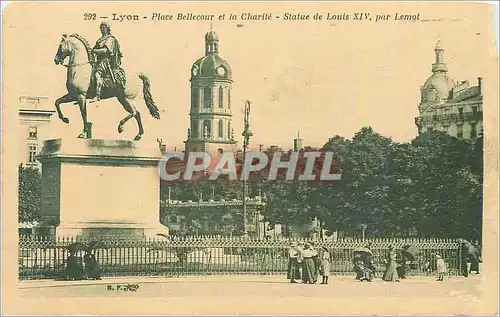 Ansichtskarte AK Lyon Place Bellecour et la Charite Statue de Louis XIV par Lemot