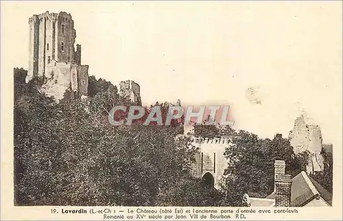 Cartes postales Lavardin (L et Ch) Le Chateau (Cote Est) et l'ancienne porte d'entree avec pont levis Remanie au