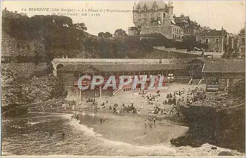 Ansichtskarte AK Biarritz (Cote basque) La place et l'Etablissement du Port vieux