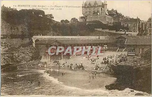 Cartes postales Biarritz (Cote basque) La place et l'Etablissement du Port vieux