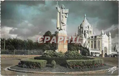 Cartes postales moderne Lisieux (calvados) statue de sainte therese et la basilique