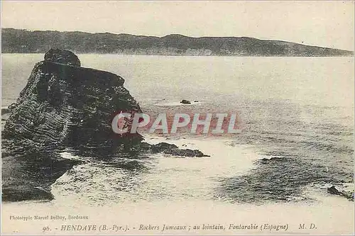 Cartes postales Hendaye (b pyr) rochers jumeaux a lointain fontarabie (espagne)