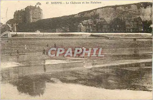 Cartes postales Dieppe le chateau et les falaises