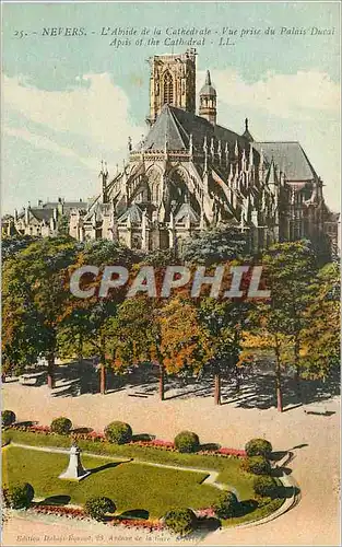 Cartes postales Nevers l abside de la cathedrale vue prise du palais ducat