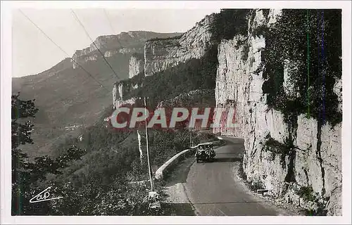 Cartes postales moderne Sur la route de mouthier Automobile