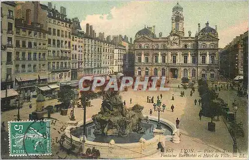 Cartes postales Lyon place des terreaux fontaine bartholdi et l hotel de ville