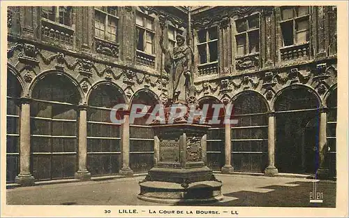 Cartes postales Lille la cour de la bourse
